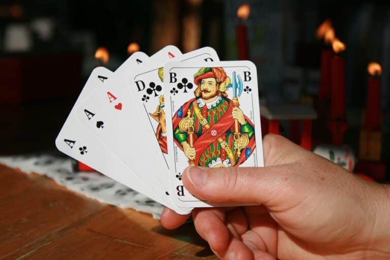 Pourquoi jouer au poker à la maison et comment y arriver ?