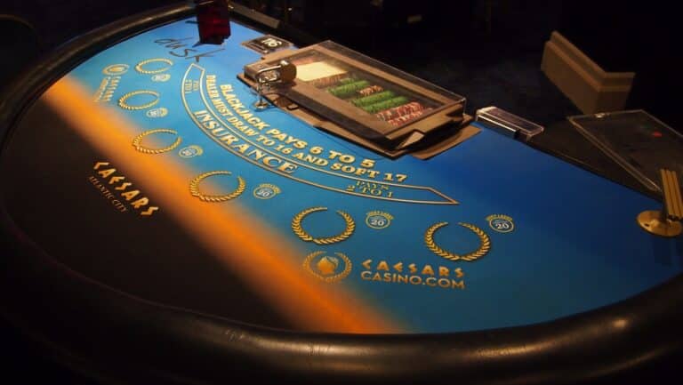 Prendre la parole en dernier autour de la table, comment en tirer profit ?