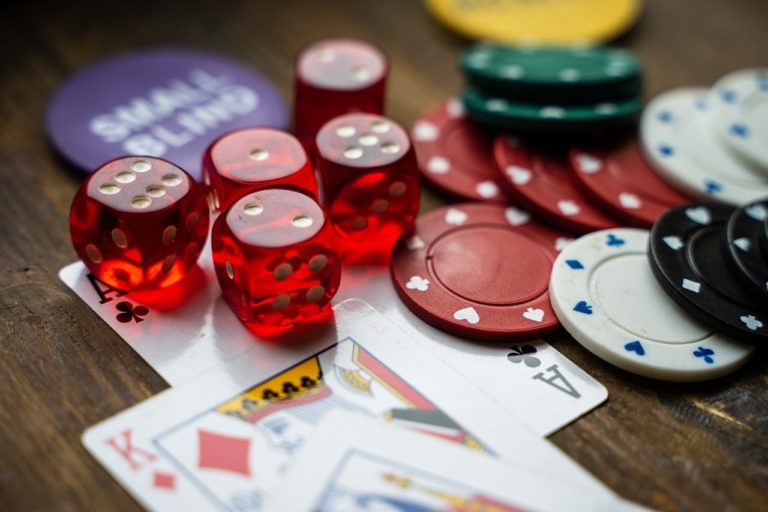 Poker Cash vs Tournois de poker