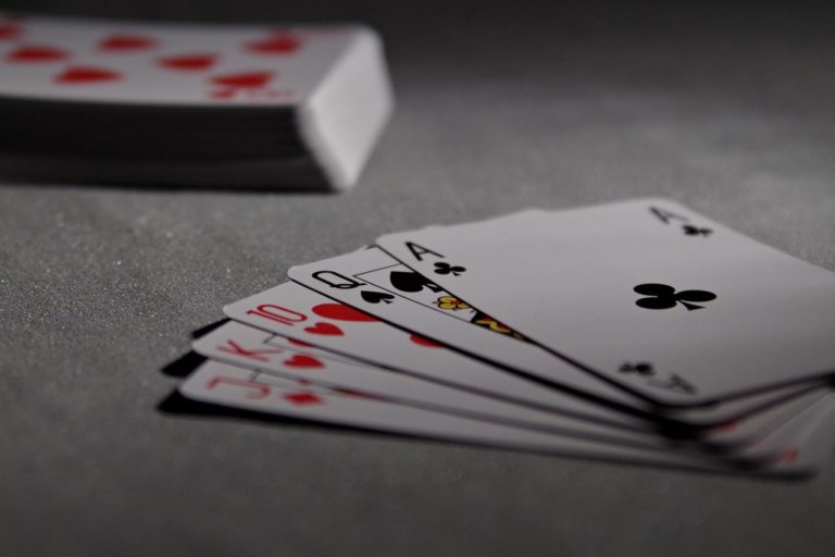 Comment éliminer les mauvais joueurs de poker dans un jeu en ligne à faibles enjeux ?