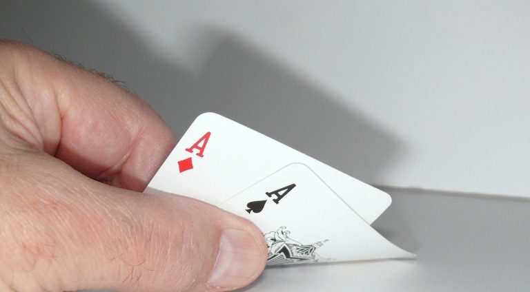 En quoi le poker en argent réel est-il similaire à l’investissement boursier ?