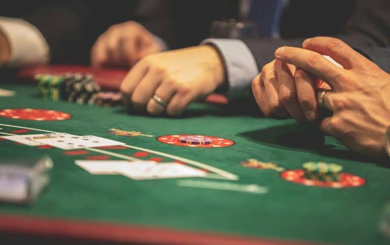 Les techniques avancées de bluff au poker