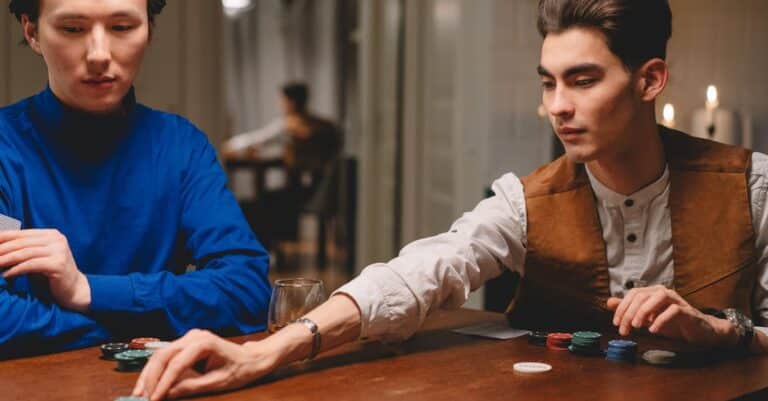 Comment choisir les meilleures cartes et jetons de poker ?