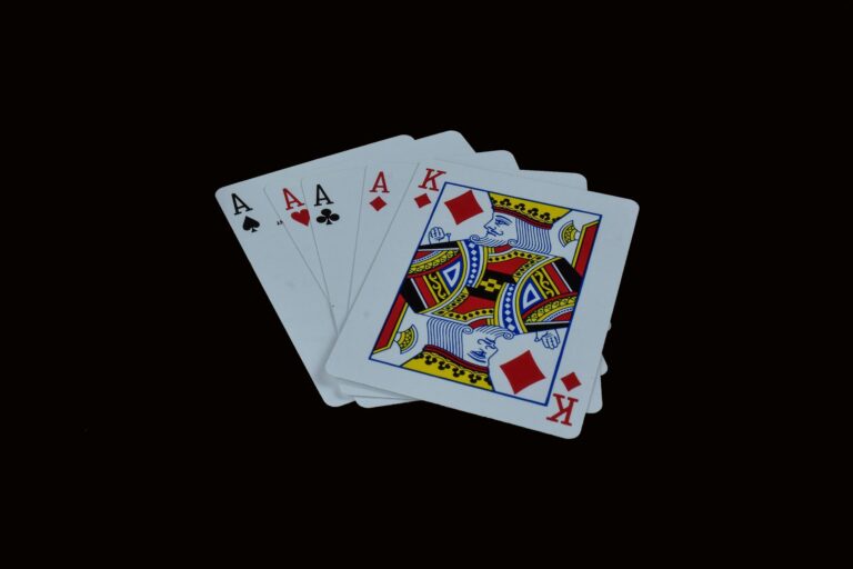 Quelles réflexions ésotériques se cachent derrière le lien entre le poker et les énigmes ?