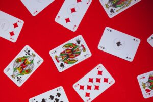 Les jeux de cartes classiques peuvent-ils être transformés à la manière du poker ?