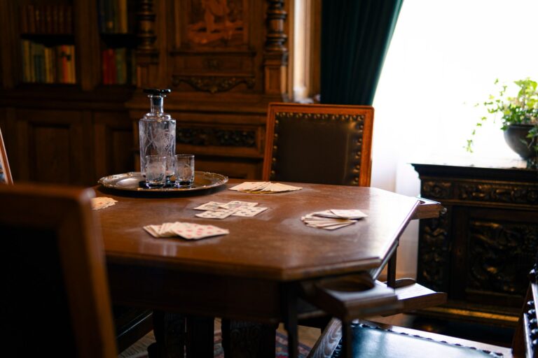 Quels sont les modes de jeu originaux inspirés du poker ?